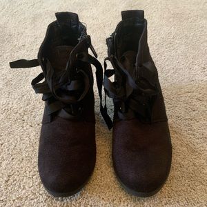 Girls black heeled booties. Size 13y.